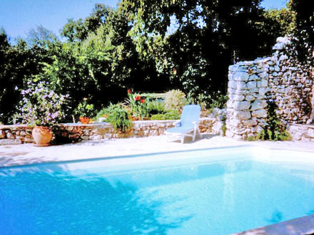 La piscine de la location de vacances Ancienne magnanerie à Saint-Hippolyte-du-Fort ,Gard